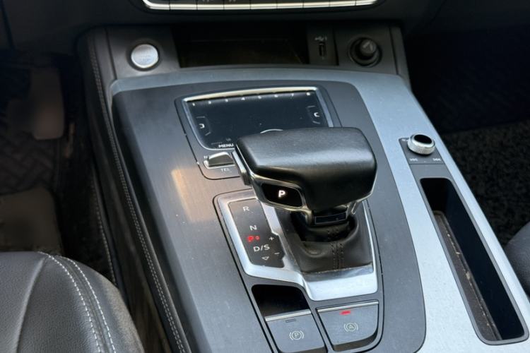 Used Audi Q5L 2020 Updated 40 TFSI Prestige Fashion Edition Gear Lever