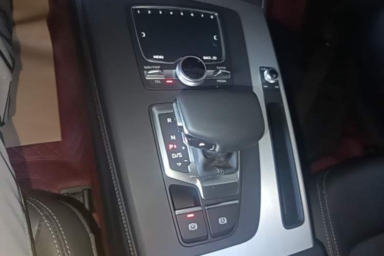 Used Audi Q5L 2020 Updated 40 TFSI Prestige Fashion Edition Gear Lever