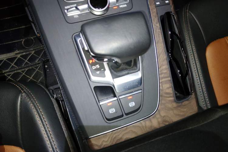 Used Audi Q5L 2020 45 TFSI Prestige Elegant Edition Gear Lever