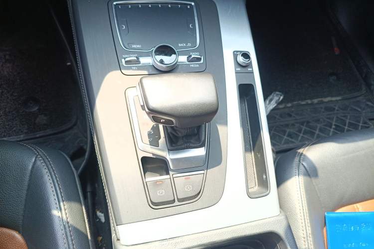 Used Audi Q5L 2020 Updated 40 TFSI Prestige Fashion Edition Gear Lever