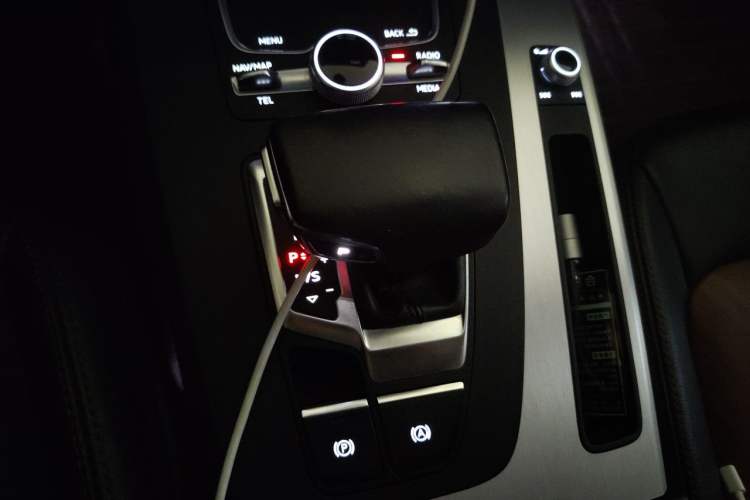 Used Audi Q5L 2020 Updated 40 TFSI Prestige Fashion Edition Gear Lever