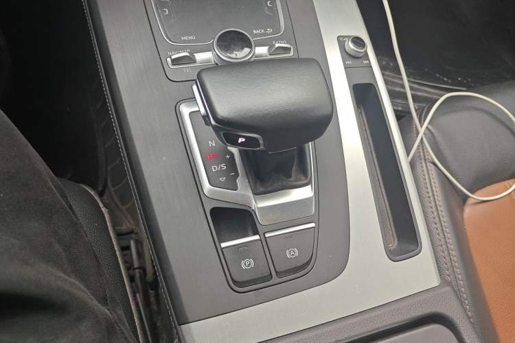Used Audi Q5L 2020 Updated 40 TFSI Prestige Fashion Edition Gear Lever