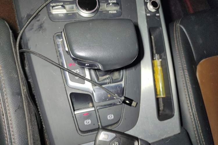 Used Audi Q5L 2020 Updated 40 TFSI Prestige Fashion Edition Gear Lever