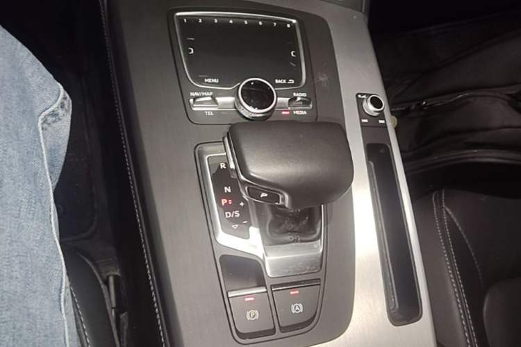 Used Audi Q5L 2020 Updated 40 TFSI Prestige Fashion Edition Gear Lever