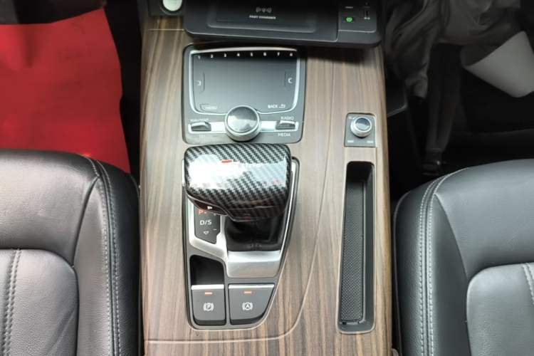 Used Audi Q5L 2020 Updated 40 TFSI Prestige Fashion Edition Gear Lever