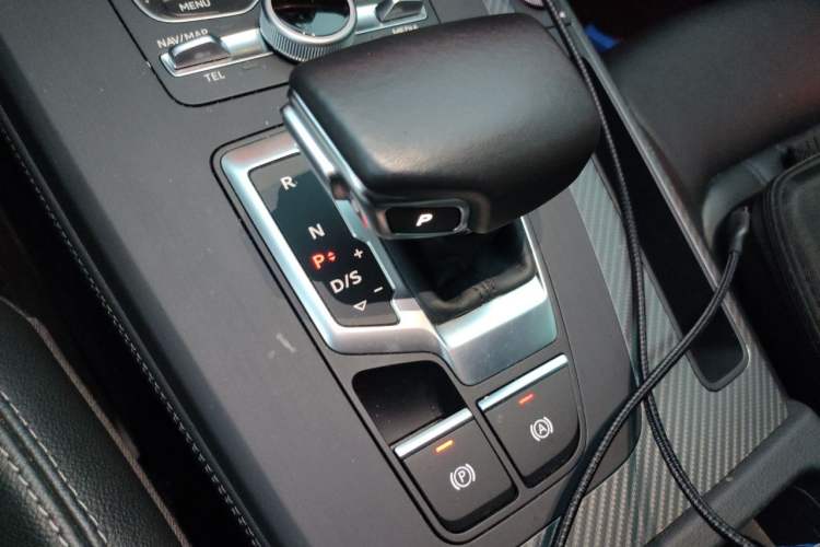 Used Audi Q5L 2020 Updated 40 TFSI Prestige Fashion Edition Gear Lever