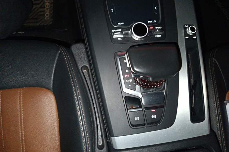Used Audi Q5L 2020 Updated 40 TFSI Prestige Fashion Edition Gear Lever