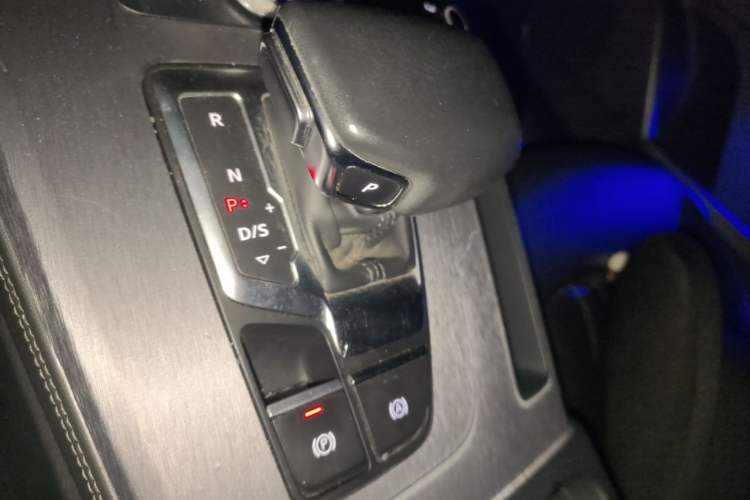 Used Audi Q5L 2020 Updated 40 TFSI Prestige Fashion Edition Gear Lever