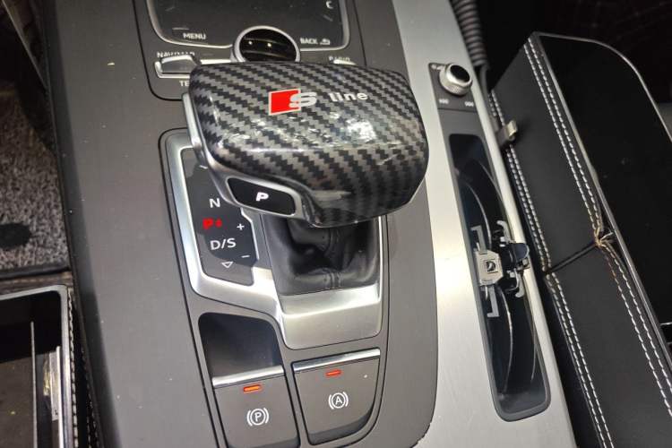 Used Audi Q5L 2020 Updated 40 TFSI Prestige Fashion Edition Gear Lever