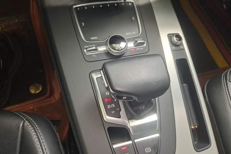 Used Audi Q5L 2020 Updated 40 TFSI Prestige Fashion Edition Gear Lever