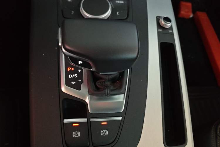 Used Audi Q5L 2020 40 TFSI Prestige Edition Gear Lever