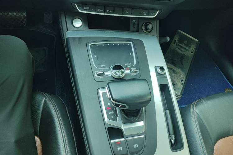 Used Audi Q5L 2020 Updated 40 TFSI Prestige Fashion Edition Gear Lever
