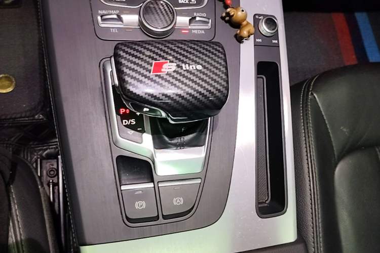 Used Audi Q5L 2020 Updated 40 TFSI Prestige Fashion Edition Gear Lever