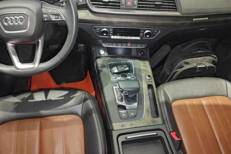 Used Audi Q5L 2020 Updated 40 TFSI Prestige Fashion Edition Gear Lever