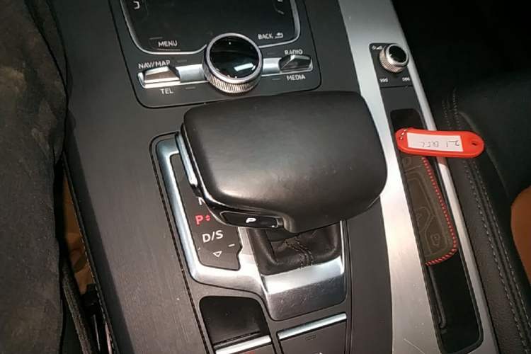 Used Audi Q5L 2020 Updated 40 TFSI Prestige Fashion Edition Gear Lever