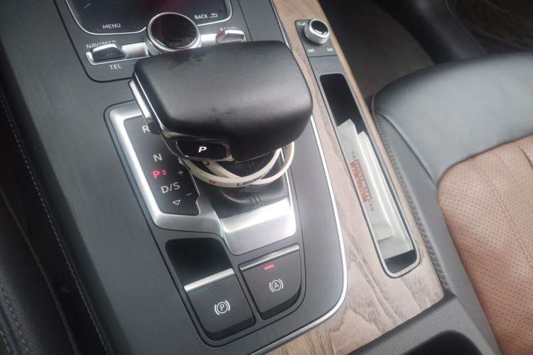Used Audi Q5L 2020 Updated 40 TFSI Prestige Fashion Edition Gear Lever