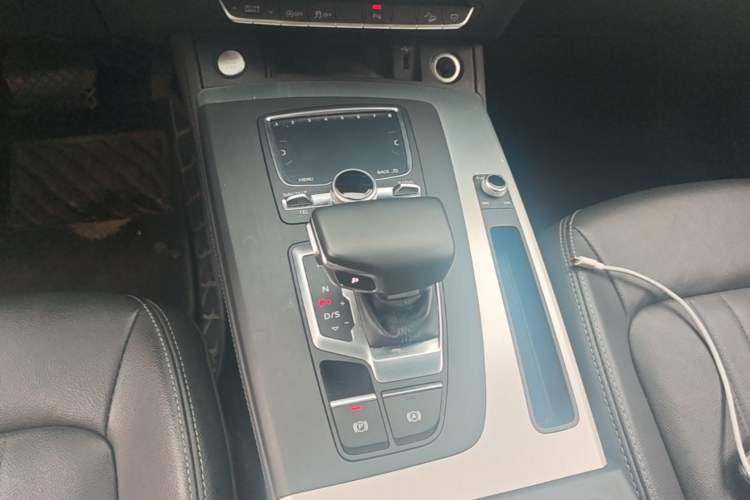 Used Audi Q5L 2020 Updated 40 TFSI Prestige Fashion Edition Gear Lever