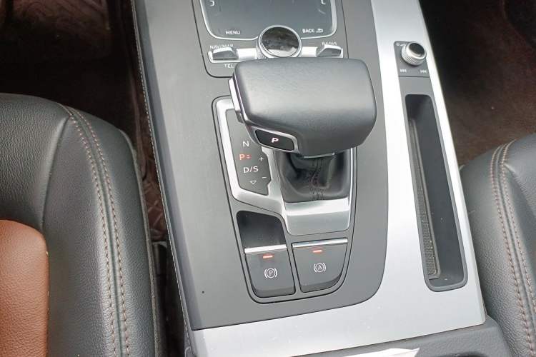 Used Audi Q5L 2020 Updated 40 TFSI Prestige Fashion Edition Gear Lever