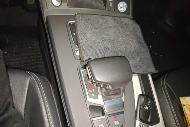 Used Audi Q5L 2020 Updated 40 TFSI Prestige Fashion Edition Gear Lever