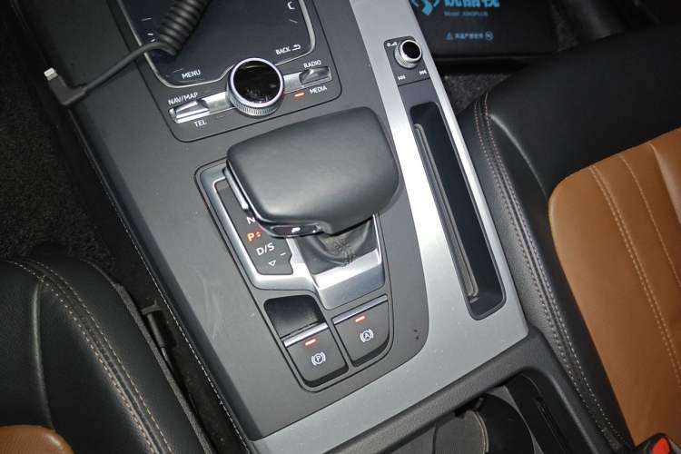 Used Audi Q5L 2020 Updated 40 TFSI Prestige Fashion Edition Gear Lever