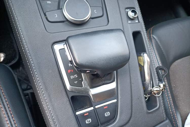 Used Audi Q5L 2020 40 TFSI Prestige Edition Gear Lever