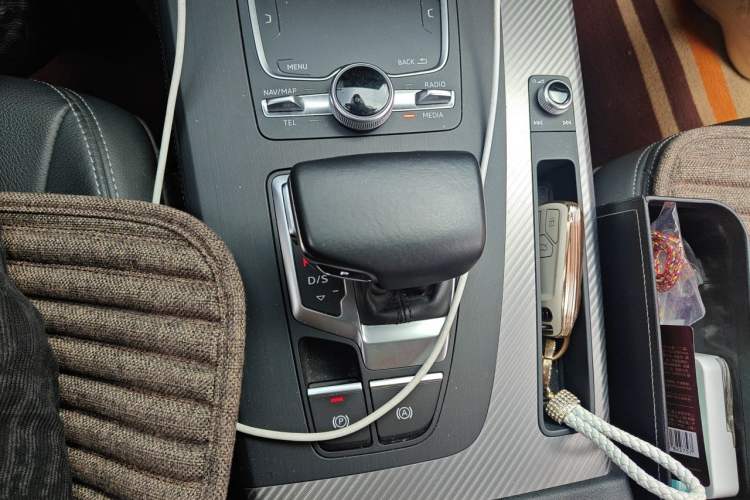 Used Audi Q5L 2020 Updated 40 TFSI Prestige Fashion Edition Gear Lever