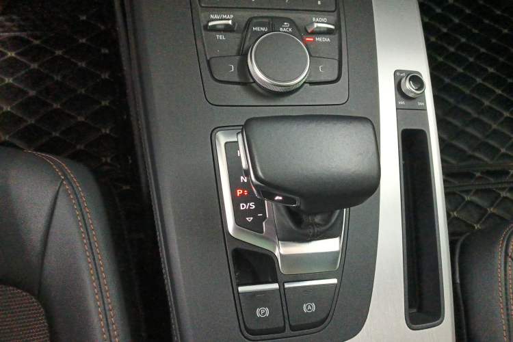 Used Audi Q5L 2020 40 TFSI Prestige Edition Gear Lever
