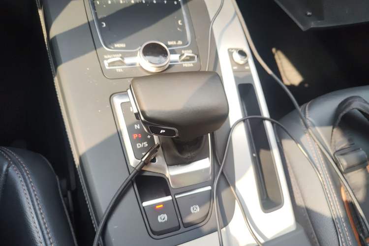 Used Audi Q5L 2020 Updated 40 TFSI Prestige Fashion Edition Gear Lever