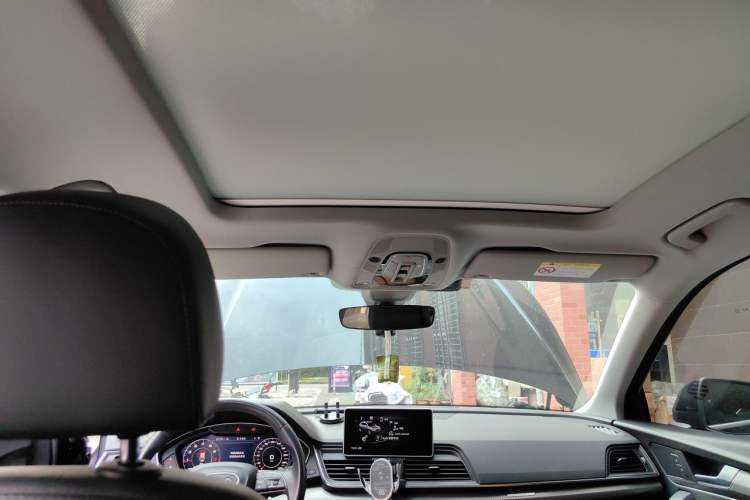 Used Audi Q5L 2020 45 TFSI Prestige Fashion Model Headliner