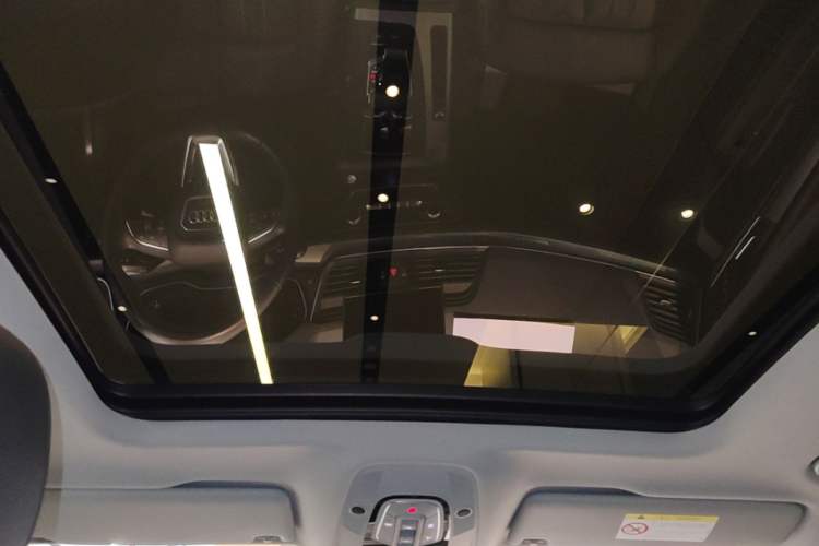 Used Audi Q5L 2020 45 TFSI Prestige Fashion Model Headliner