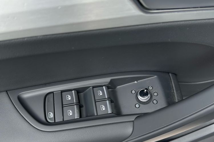 Used Audi Q5L 2020 Updated 40 TFSI Prestige Fashion Edition Interior 11