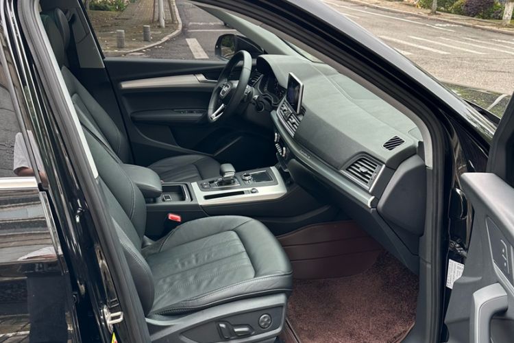 Used Audi Q5L 2020 Updated 40 TFSI Prestige Fashion Edition Interior 12