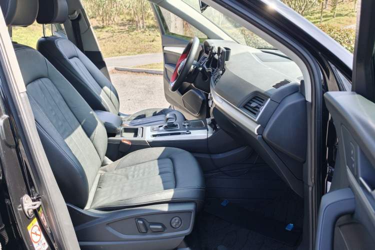 Used Audi Q5L 2020 Updated 40 TFSI Prestige Fashion Edition Interior 3