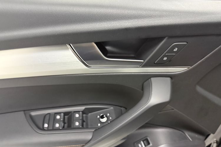 Used Audi Q5L 2020 Updated 40 TFSI Prestige Fashion Edition Interior 4