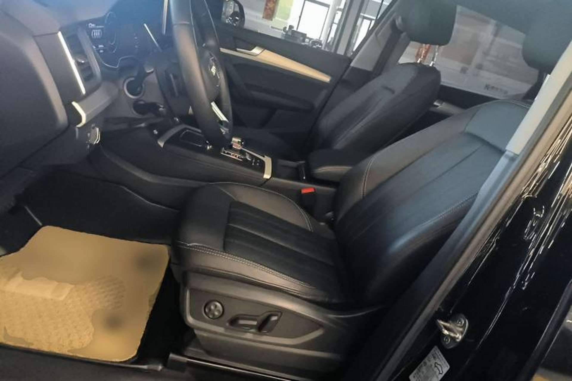 Used Audi Q5L 2020 Updated 40 TFSI Prestige Fashion Edition Left Front Seat