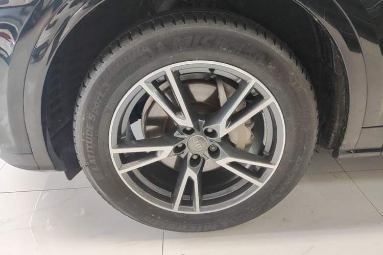 Used Audi Q5L 2020 Updated 40 TFSI Prestige Fashion Edition Left Front Wheel Hub