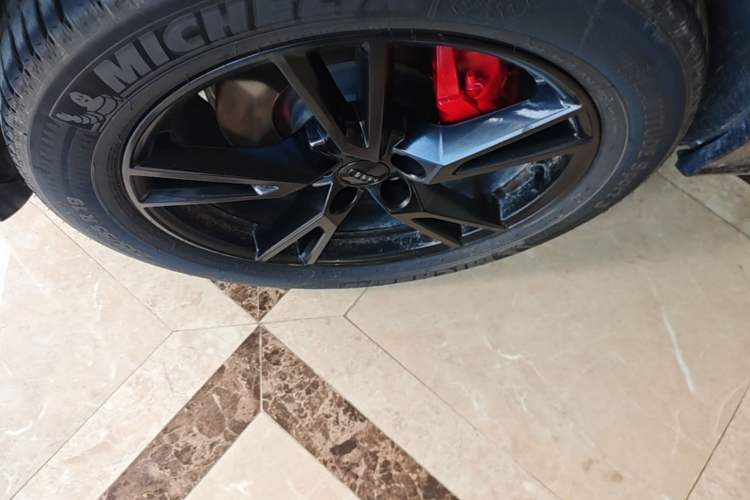 Used Audi Q5L 2020 Updated 40 TFSI Prestige Fashion Edition Left Front Wheel Hub