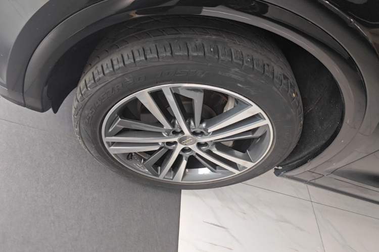 Used Audi Q5L 2020 Updated 40 TFSI Prestige Fashion Edition Left Front Wheel Hub