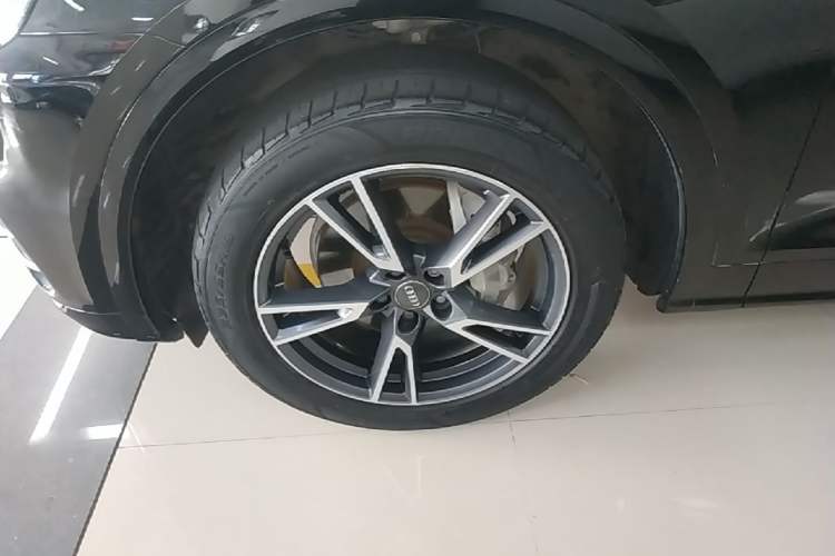 Used Audi Q5L 2020 Updated 40 TFSI Prestige Fashion Edition Left Front Wheel Hub