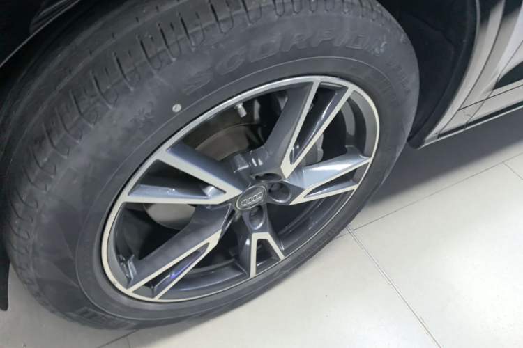 Used Audi Q5L 2020 Updated 40 TFSI Prestige Fashion Edition Left Front Wheel Hub
