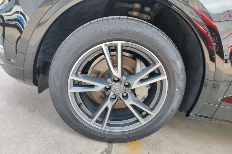 Used Audi Q5L 2020 Updated 40 TFSI Prestige Fashion Edition Left Front Wheel Hub