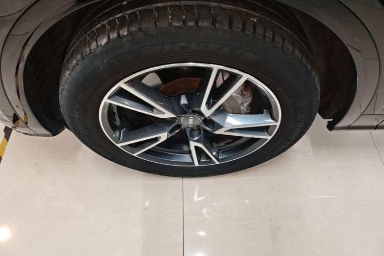 Used Audi Q5L 2020 Updated 40 TFSI Prestige Fashion Edition Left Front Wheel Hub