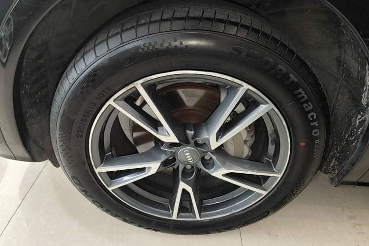 Used Audi Q5L 2020 Updated 40 TFSI Prestige Fashion Edition Left Front Wheel Hub