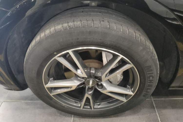 Used Audi Q5L 2020 Updated 40 TFSI Prestige Fashion Edition Left Front Wheel Hub