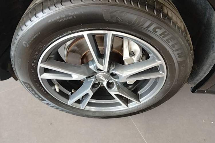 Used Audi Q5L 2020 Updated 40 TFSI Prestige Fashion Edition Left Front Wheel Hub