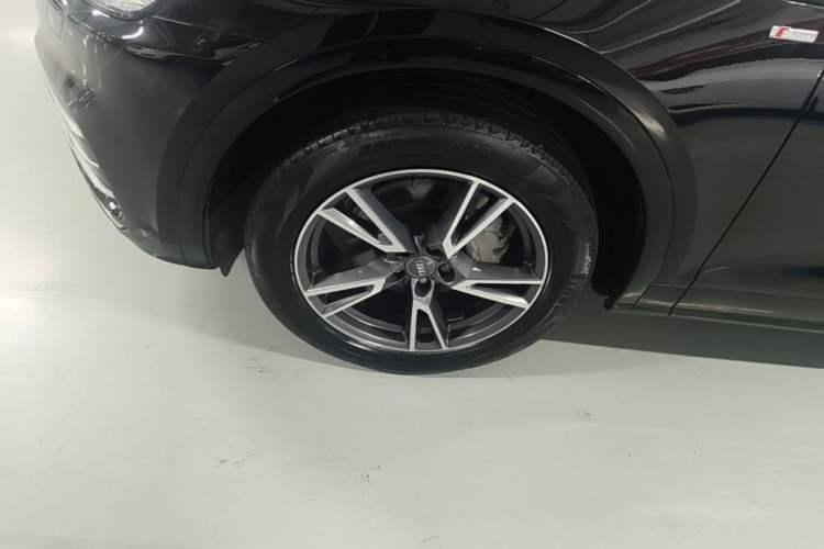 Used Audi Q5L 2020 Updated 40 TFSI Prestige Fashion Edition Left Front Wheel Hub