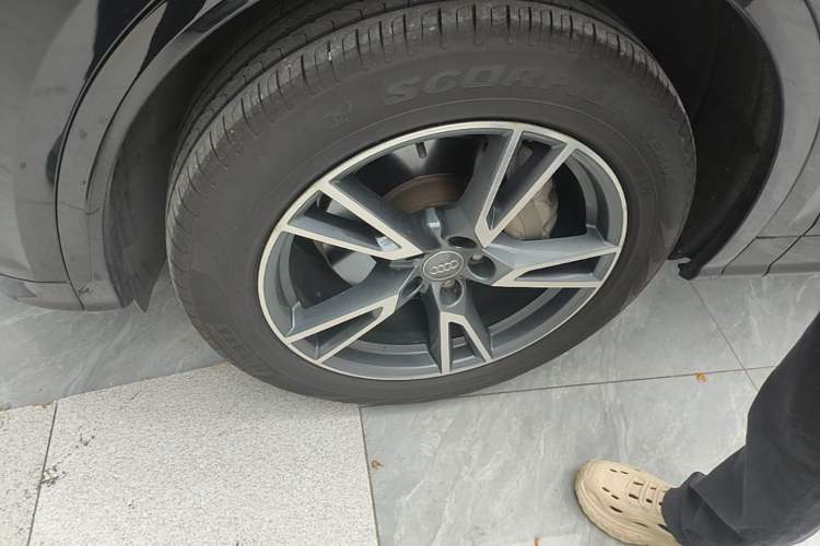 Used Audi Q5L 2020 Updated 40 TFSI Prestige Fashion Edition Left Front Wheel Hub