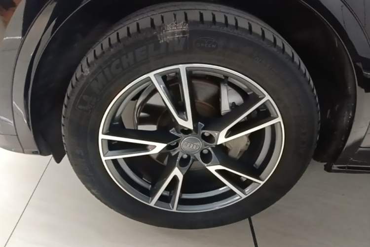 Used Audi Q5L 2020 Updated 40 TFSI Prestige Fashion Edition Left Front Wheel Hub