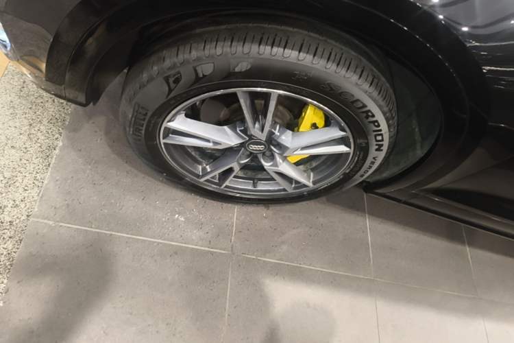 Used Audi Q5L 2020 Updated 40 TFSI Prestige Fashion Edition Left Front Wheel Hub