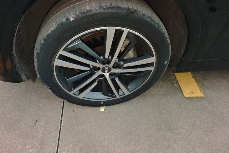 Used Audi Q5L 2020 Updated 40 TFSI Prestige Fashion Edition Left Front Wheel Hub